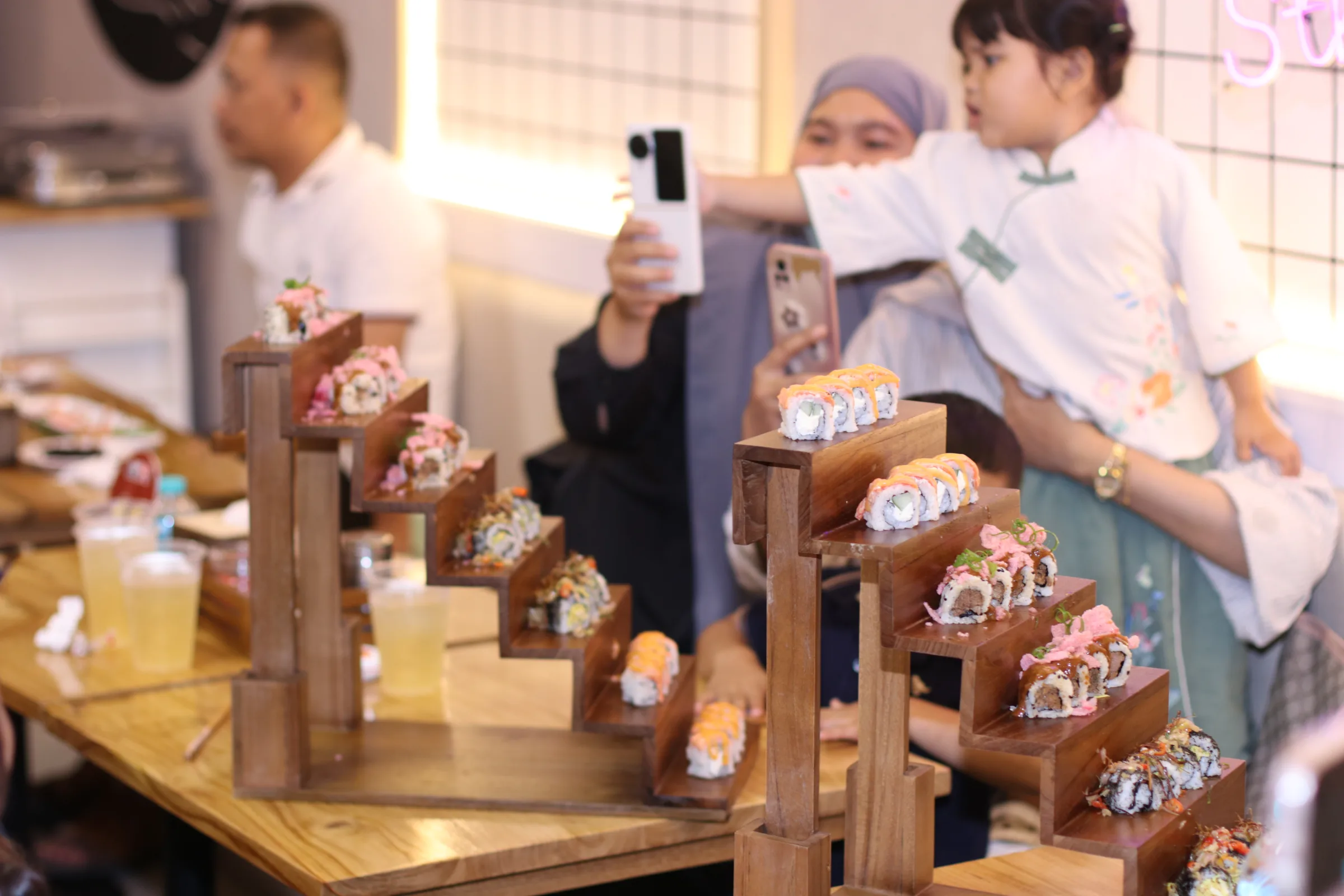 Perayaan bersama Street Sushi