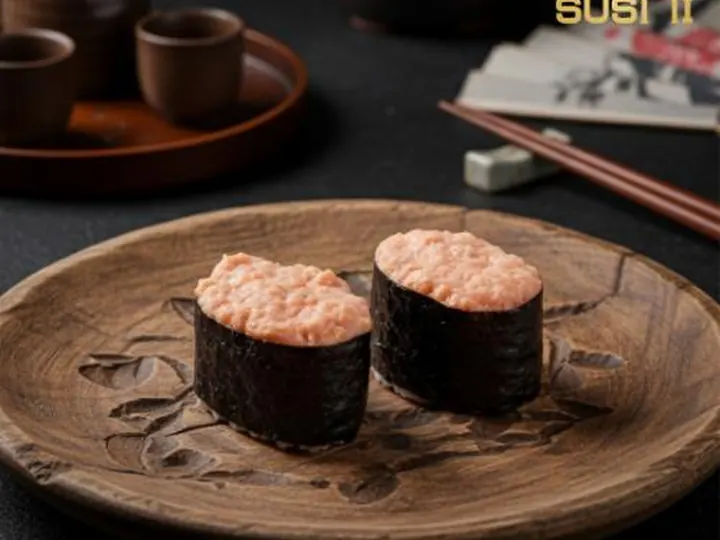 Salmon Salad Gunkan